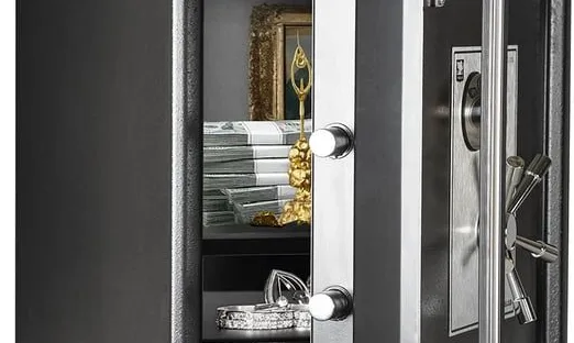 UL TL-30 rated safe with the door open